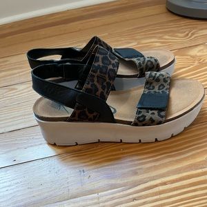 OTBO cheetah print sandals